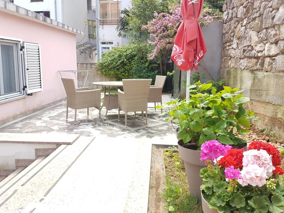 Apartments Ella ロヴィニ エクステリア 写真