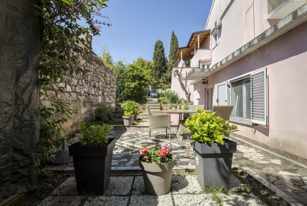 Apartments Ella ロヴィニ エクステリア 写真