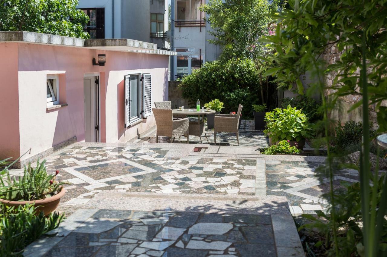 Apartments Ella ロヴィニ エクステリア 写真