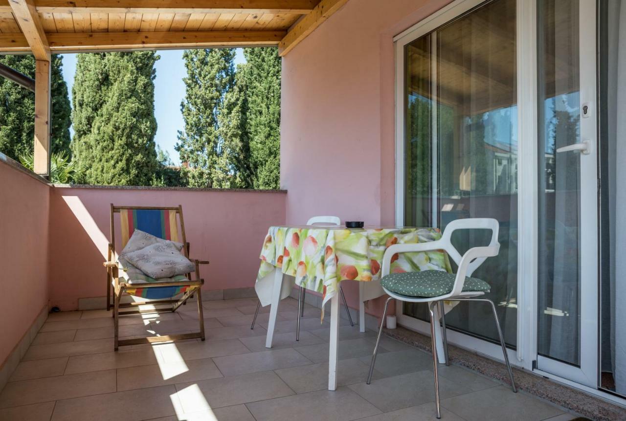 Apartments Ella ロヴィニ エクステリア 写真