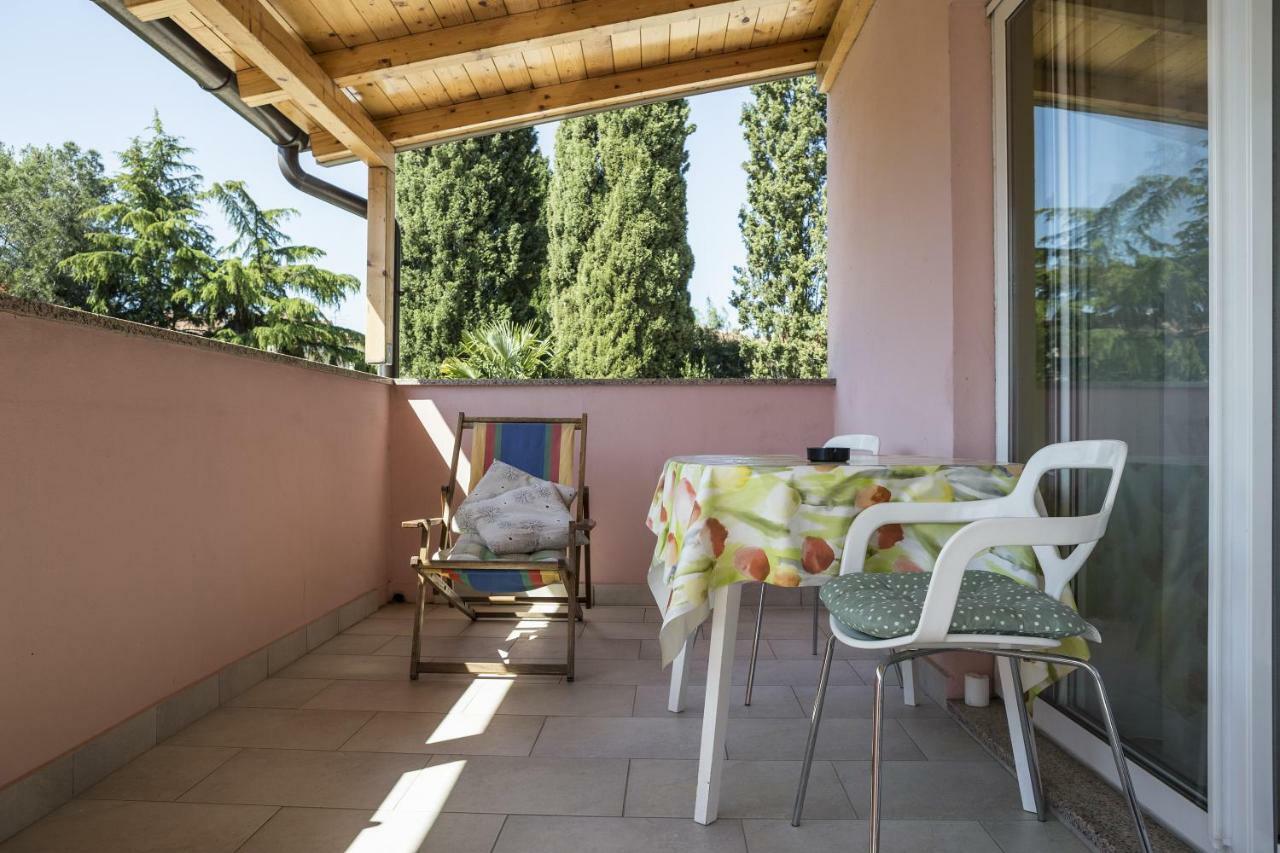 Apartments Ella ロヴィニ エクステリア 写真