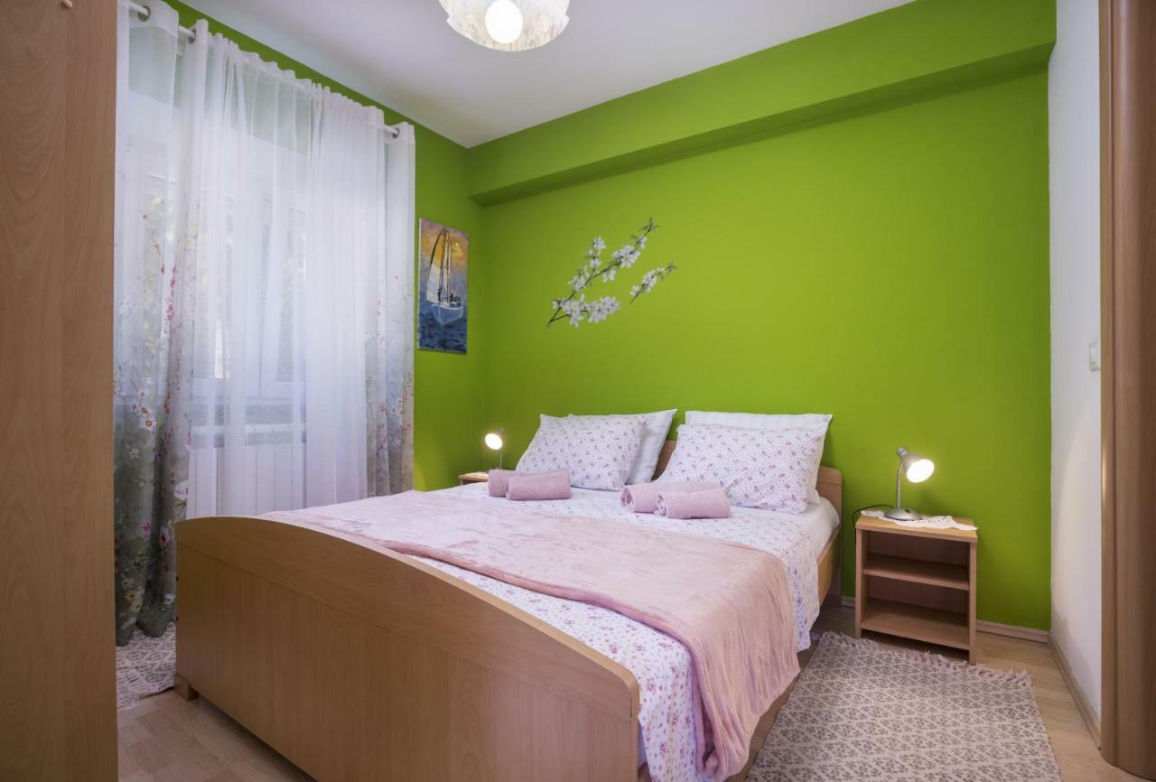 Apartments Ella ロヴィニ エクステリア 写真